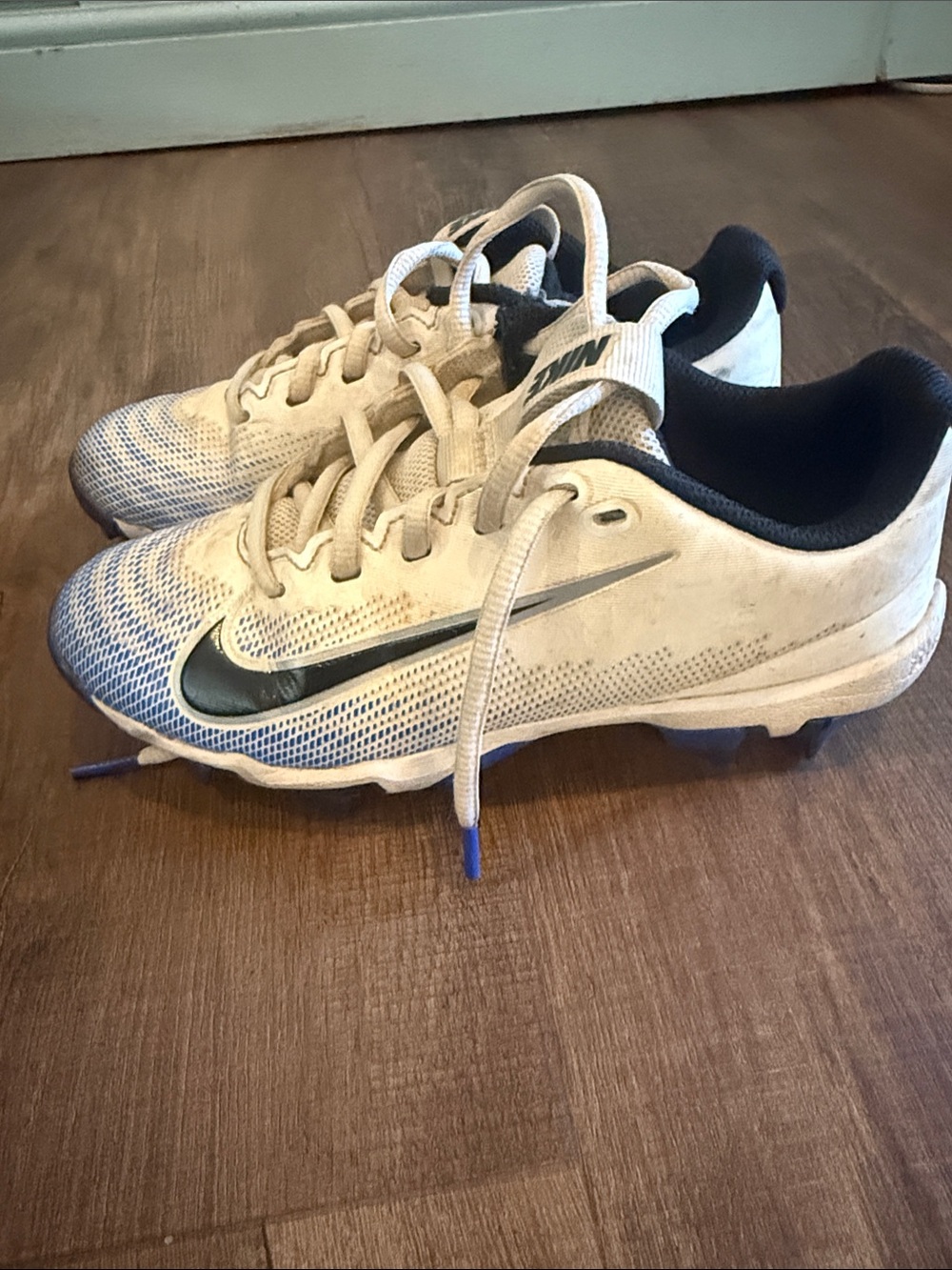 Nike Kids White and Navy Athletic Cleats